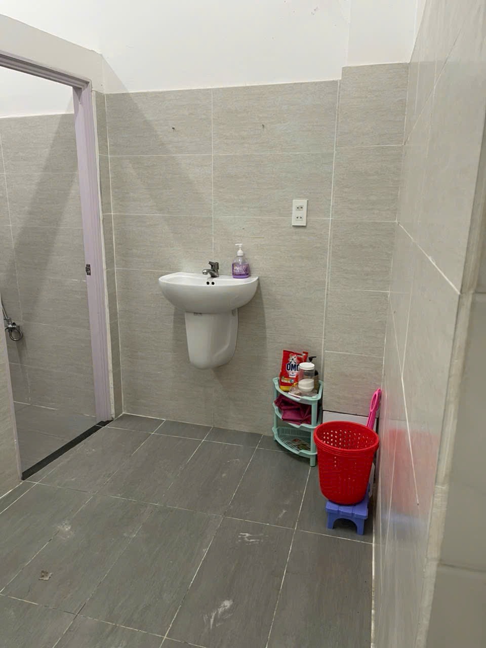 Cho thuê nguyên căn mặt tiền Hồ Hảo Hớn, Phường Cô Giang, Quận 1. 